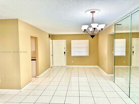 2500 SW 81st Ave in Davie, FL - Building Photo