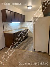 4325 N 104th St in Milwaukee, WI - Foto de edificio - Building Photo