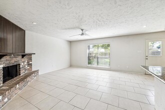 4318 Kacee Dr-Unit -431 in Houston, TX - Building Photo - Building Photo