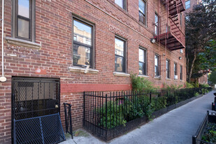 40 Clarkson Ave in Brooklyn, NY - Foto de edificio - Building Photo