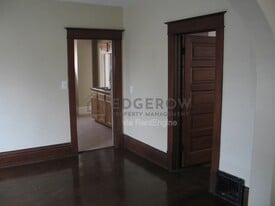 737 6th St NW in Grand Rapids, MI - Building Photo