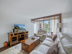 445 Kaiolu St in Honolulu, HI - Building Photo - Building Photo