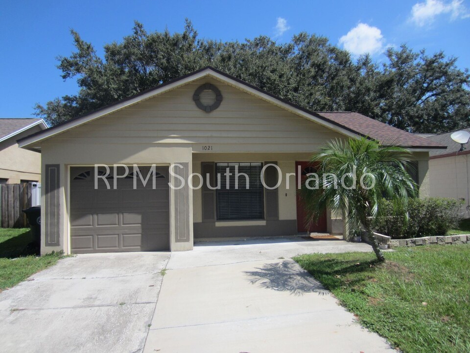 1021 Alpug Ave in Oviedo, FL - Building Photo