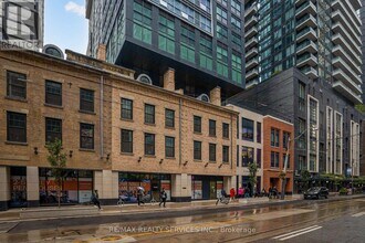 327 King St W in Toronto, ON - Building Photo - Building Photo