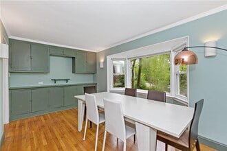 10 Brook Ln in Scarsdale, NY - Building Photo - Building Photo