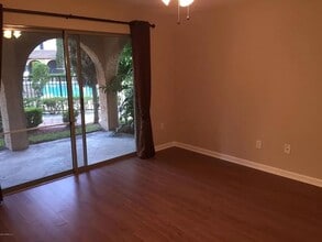 5375 Ortega Farms Blvd, Unit 512 in Jacksonville, FL - Building Photo - Building Photo