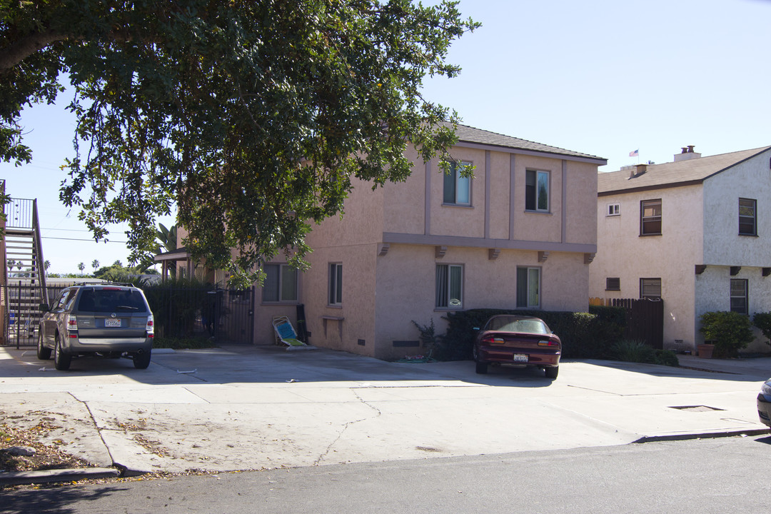 1049-1055 Loring St in San Diego, CA - Foto de edificio