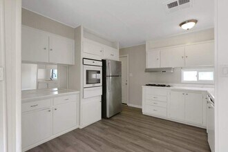 22 Dahlberg Dr in Pacifica, CA - Building Photo - Building Photo