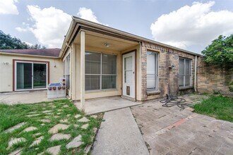 8319 Wind Willow Dr in Houston, TX - Building Photo - Building Photo