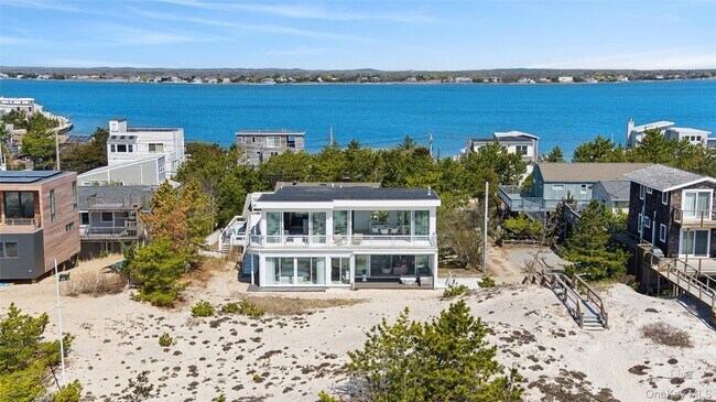 413B Dune Rd in Westhampton Beach, NY - Building Photo - Building Photo