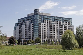 18 Harding Blvd in Richmond Hill, ON - Building Photo - Building Photo