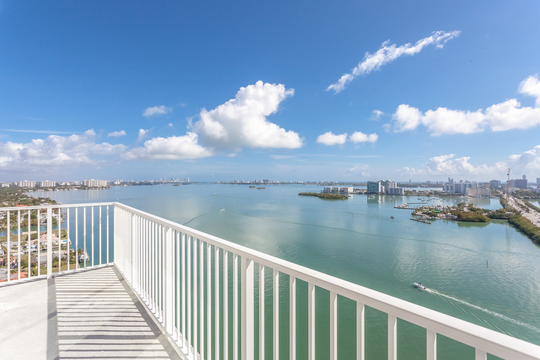 Navette on the Bay in Miami, FL - Building Photo