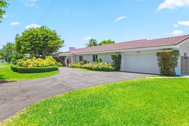 14270 SW 74th Ct in Palmetto Bay, FL - Building Photo - Building Photo