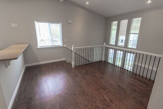 1415 Paris Rd in Columbia, MO - Foto de edificio - Building Photo