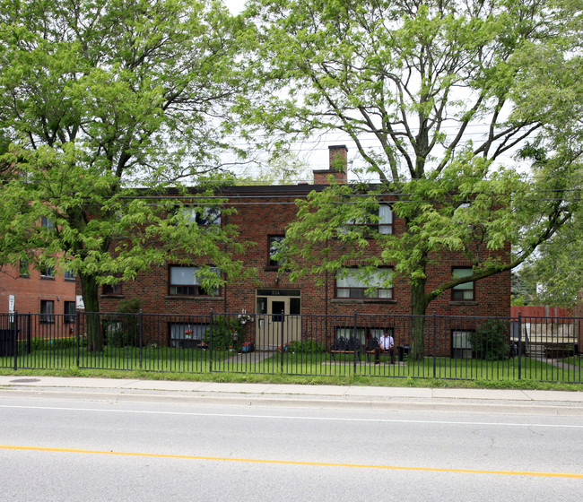 534 Dawes Rd in Toronto, ON - Building Photo - Primary Photo