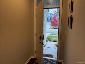 4811 Broomfield Wy, Unit E-20 in Orion Township, MI - Building Photo - Building Photo