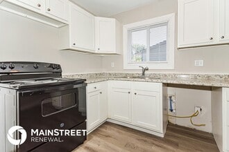 2813 Falcon Dr in Indianapolis, IN - Foto de edificio - Building Photo