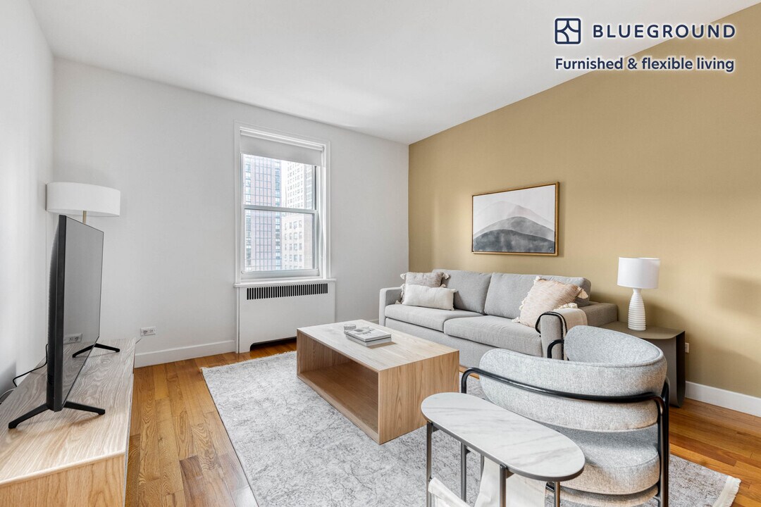 364 W 18th St, Unit FL4-ID18 in New York, NY - Building Photo