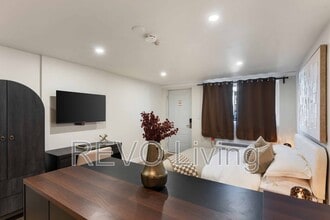 7800 Lundy's Ln in Niagara-On-The-Lake, ON - Building Photo - Building Photo