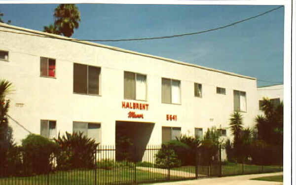 Ambrose Place in Van Nuys, CA - Building Photo