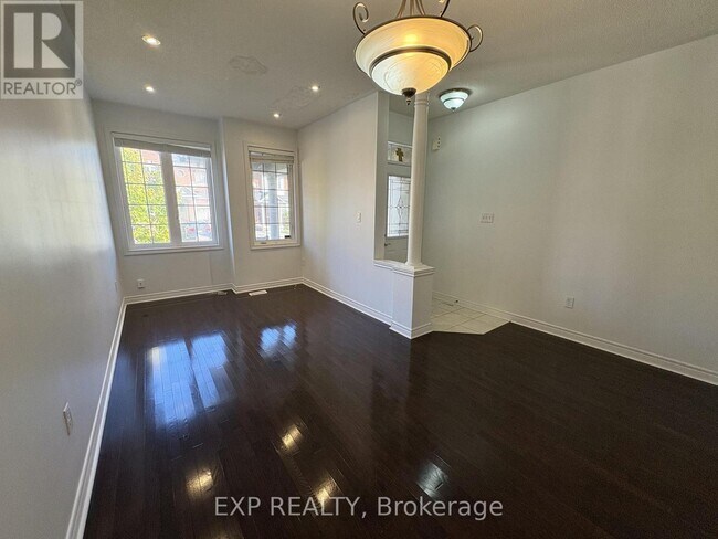 36 Frostbite Ln in Brampton, ON - Building Photo - Building Photo