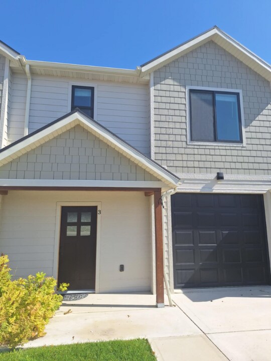 705 S Oak St in Townsend, MT - Building Photo