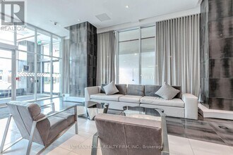 2481 Taunton Rd in Oakville, ON - Building Photo - Building Photo