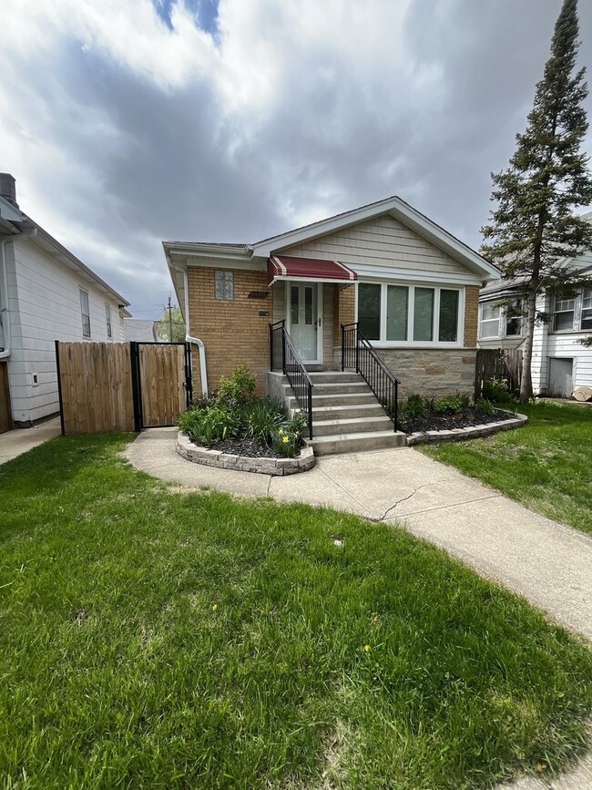 property at 4440 N Mobile Ave