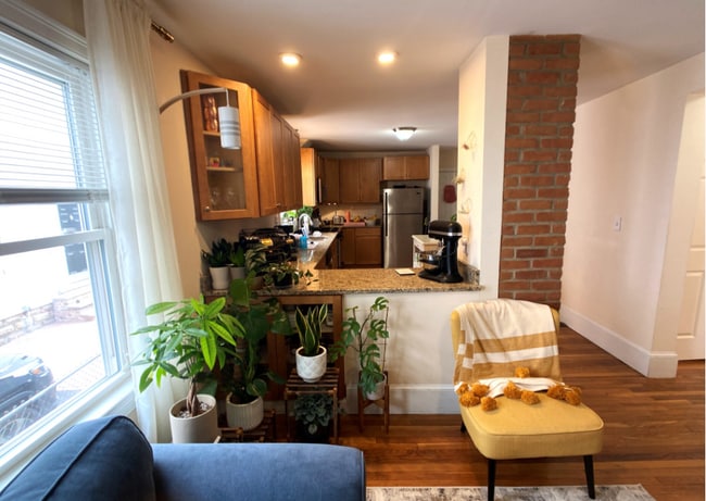 78 Ten Hills Rd, Unit 1