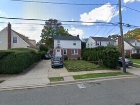 77 Hamilton Rd in Hempstead, NY - Building Photo