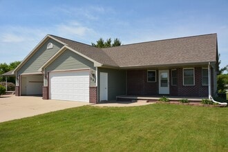 325 Cordy Lane in Hortonville, WI - Building Photo - Building Photo