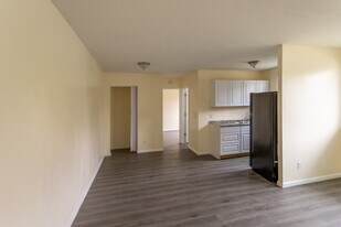 Kings Pointe & Valley Woods Apartments in Cincinnati, OH - Building Photo