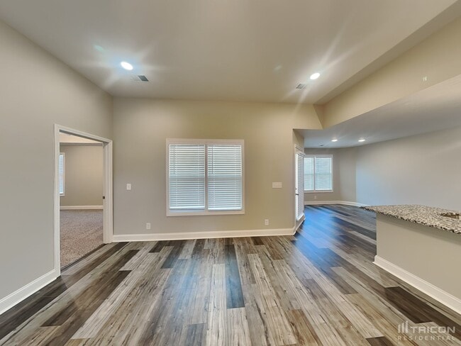 4034 Ft Sumter Dr in Clarksville, TN - Foto de edificio - Building Photo