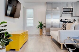 1875 W 20th St in Los Angeles, CA - Building Photo - Building Photo