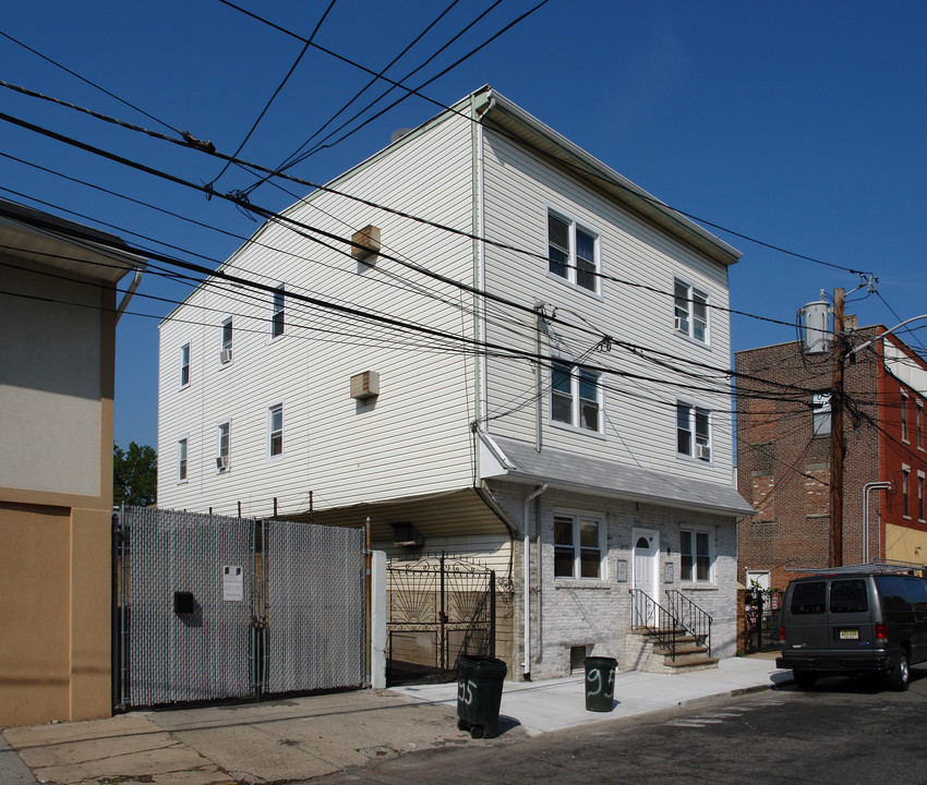 95 Garden St in Newark, NJ - Foto de edificio