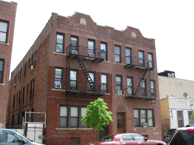 4747 46th St in Woodside, NY - Building Photo - Building Photo