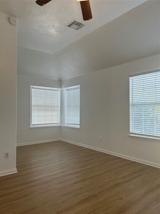 7842 Winding Creek View in Houston, TX - Building Photo