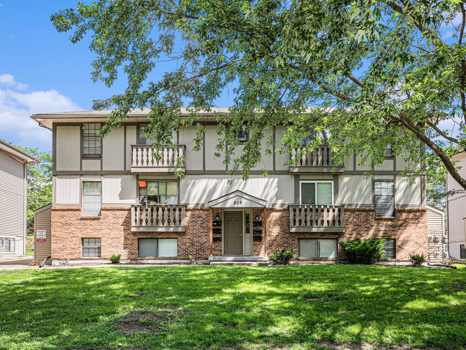 809 NW Mock Ave in Blue Springs, MO - Building Photo