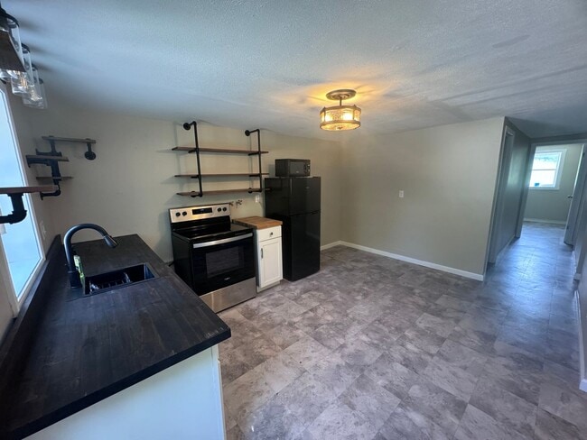 280 Chambers Dr in Elizabethton, TN - Building Photo - Building Photo