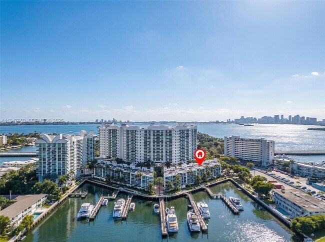 7914 Harbor Island Dr in North Bay Village, FL - Building Photo - Building Photo