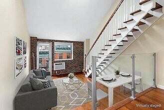 211 Thompson St in New York, NY - Foto de edificio - Building Photo