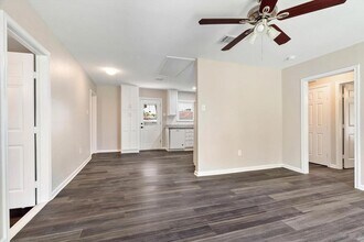 1217 Parkway Dr in Baytown, TX - Building Photo - Building Photo
