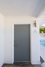 975 E Camino Parocela in Palm Springs, CA - Building Photo - Building Photo