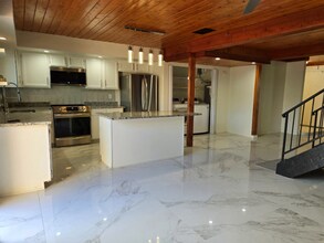5804 W Gelding Dr in Glendale, AZ - Building Photo - Building Photo