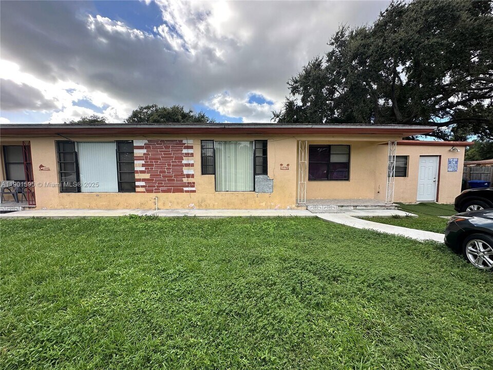 1770 NE 148th St in Miami, FL - Building Photo