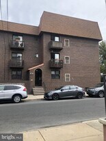 730 S 10th St in Philadelphia, PA - Building Photo
