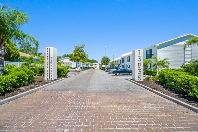 Armature Gate Townhomes in Tampa, FL - Foto de edificio - Building Photo