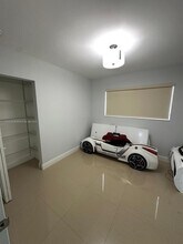 1430 NW 183rd St in Miami, FL - Building Photo - Building Photo