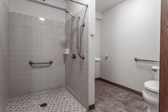 Riverside Apartments 55+ Senior in St. Cloud, MN - Foto de edificio - Interior Photo