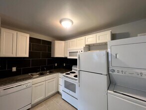 214 Woodrow St in Fayetteville, NC - Foto de edificio - Building Photo